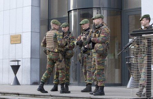 Belgian judge orders 6 terrorist suspects held for another month - ảnh 1